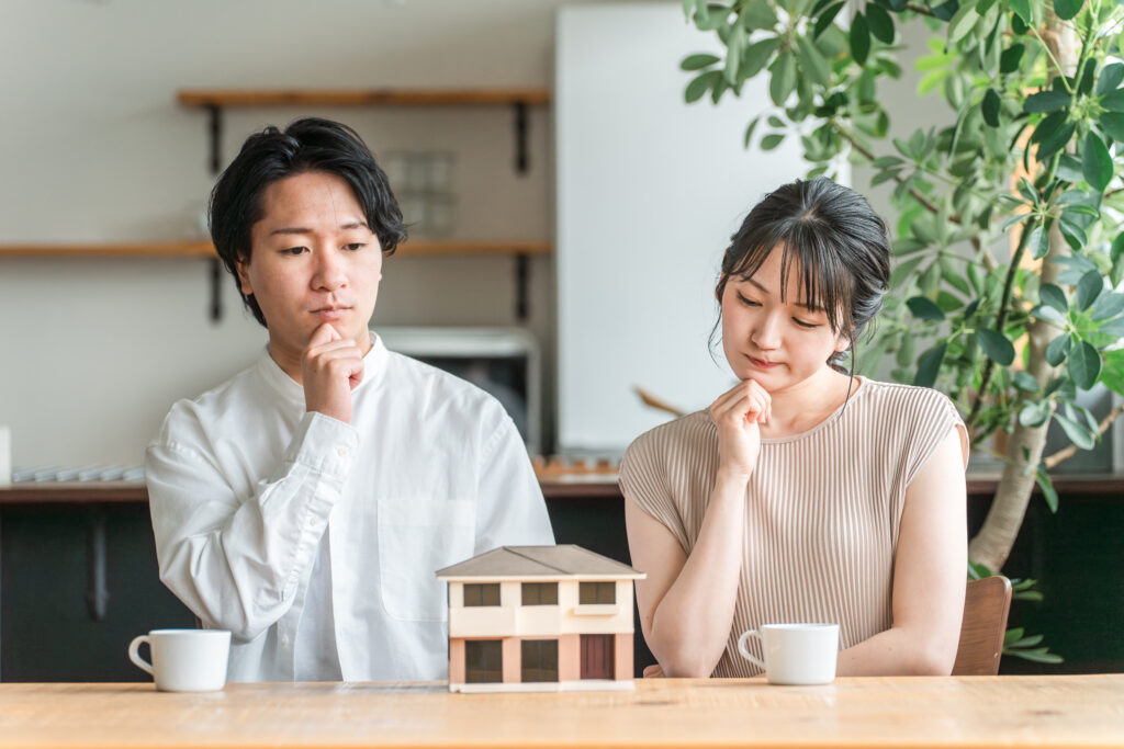 住宅ローンに悩む夫婦